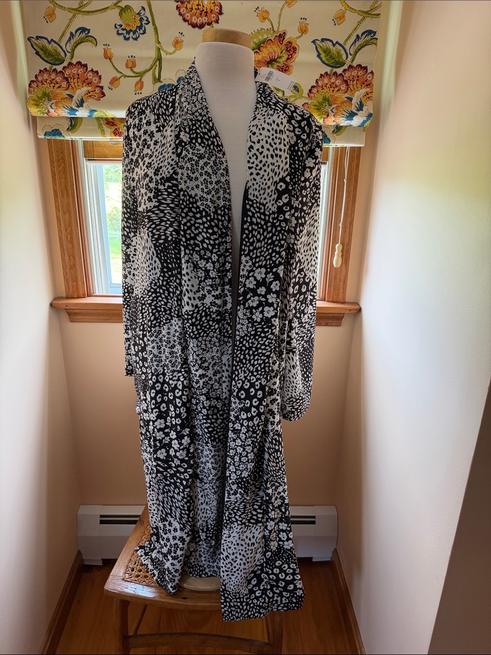 BB Dakota by Steve Madden Black & White Mixed Print Long Robe New with tags